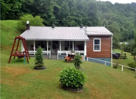 821 Runnells Branch Rd, Hindman, KY 41822