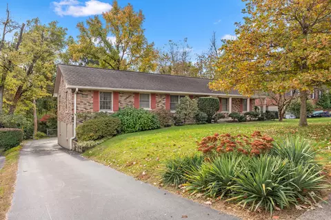 3086 Montavesta Rd, Lexington, KY 40502