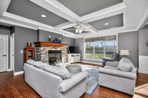 143 Whispering Pines Dr, Frankfort, KY 40601