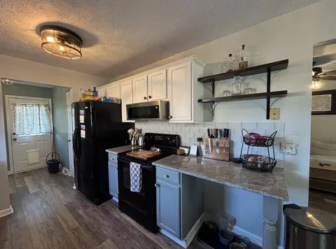 Kitchen - 1019 E Irvine St, Richmond, KY 40475 photo 2 of 3