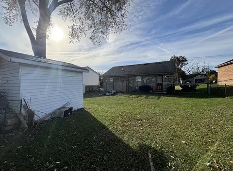 Exterior - 1019 E Irvine St, Richmond, KY 40475 photo 2 of 2