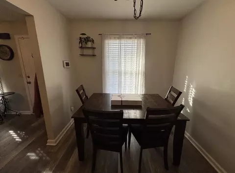 Dining - 1019 E Irvine St, Richmond, KY 40475 photo 3 of 5