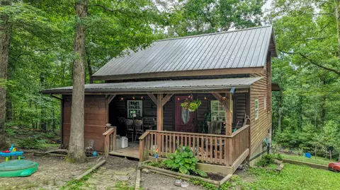 500 Clark Rd, Irvine, KY 40336