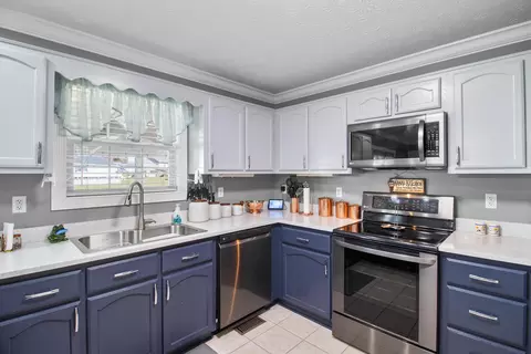 Kitchen - 69 Stony Brook Dr, Corbin, KY 40701 photo 3 of 4