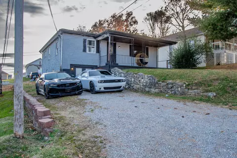 205 E 4th St, Grayson, KY 41143 photo 1