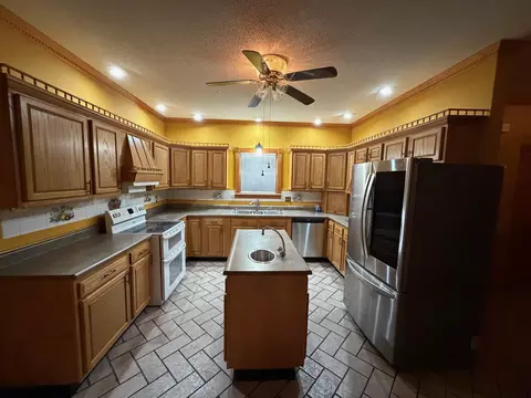 Kitchen - 59 Running Fox Ln, Corbin, KY 40701 photo 4 of 4