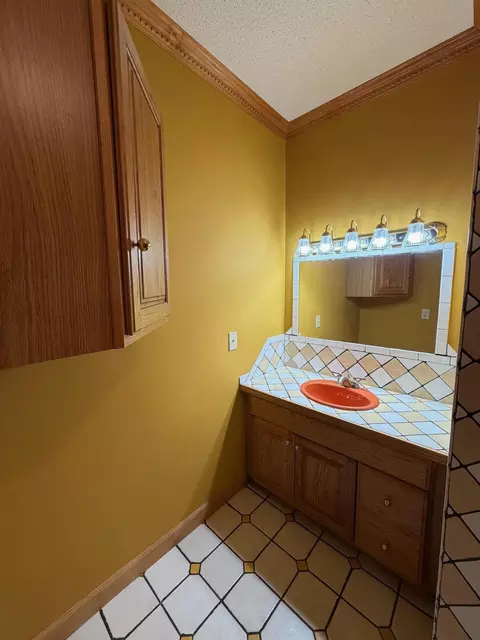 Bath - 59 Running Fox Ln, Corbin, KY 40701 photo 5 of 6