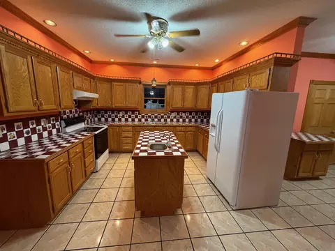Kitchen - 59 Running Fox Ln, Corbin, KY 40701 photo 2 of 4