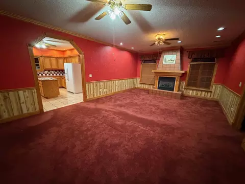 Living - 59 Running Fox Ln, Corbin, KY 40701 photo 2 of 3