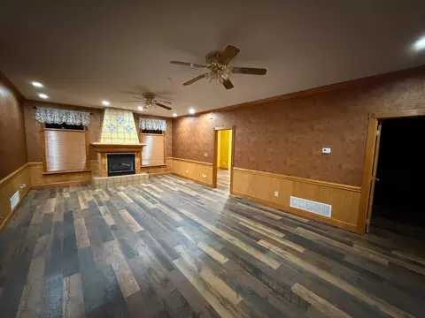 Living - 59 Running Fox Ln, Corbin, KY 40701 photo 3 of 3