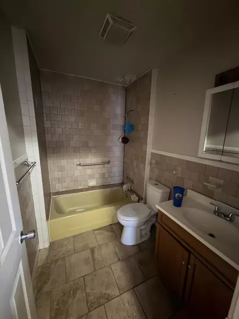 Bath - 105 Dantley Dr, Corbin, KY 40701 photo 1 of 1