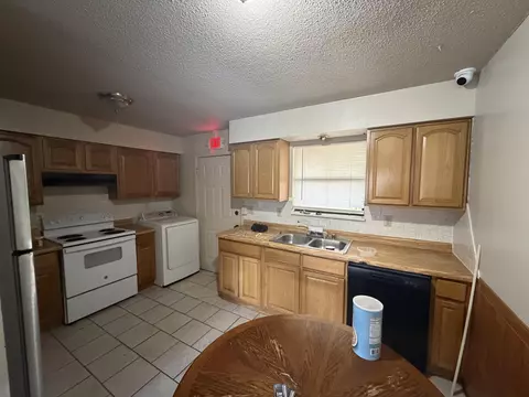 Kitchen - 105 Dantley Dr, Corbin, KY 40701 photo 2 of 2