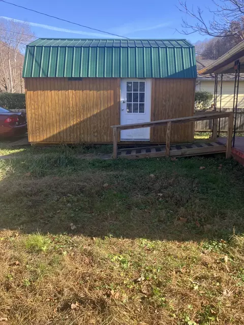 Exterior - 123 Mccoy St, Evarts, KY 40828 photo 2 of 3