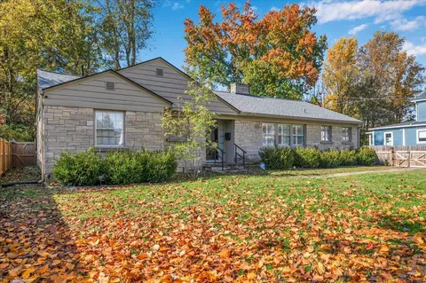 351 N 1st St, Danville, KY 40422