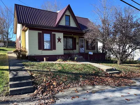 418 Dye St, Flemingsburg, KY 41041