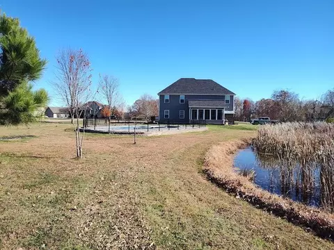 Exterior - 1295 Eagle Dr, Morehead, KY 40351 photo 4 of 9