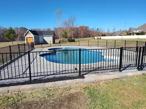 Exterior - 1295 Eagle Dr, Morehead, KY 40351 photo 5 of 9