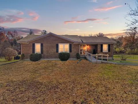 1068 Woodlake Dr, Lawrenceburg, KY 40342