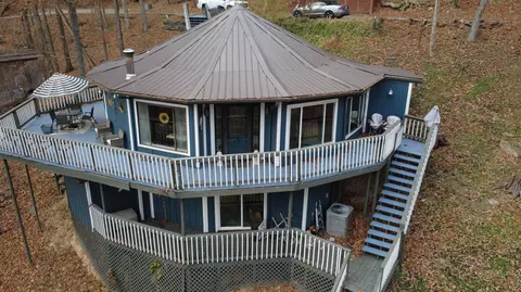 658 Lakeview Village Dr, Prestonsburg, KY 41653