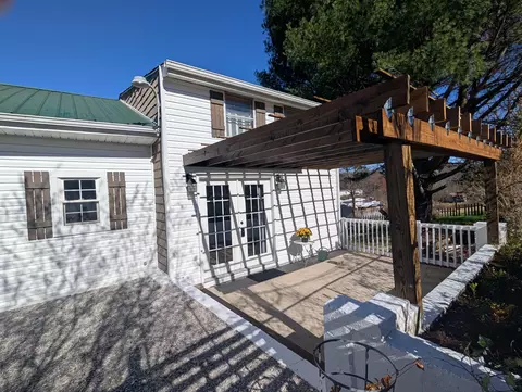 142 Ky-6, Woodbine, KY 40771