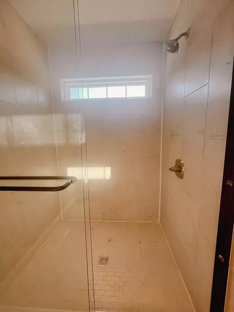 Bath - 122 Malibu Dr, Corbin, KY 40701 photo 3 of 8