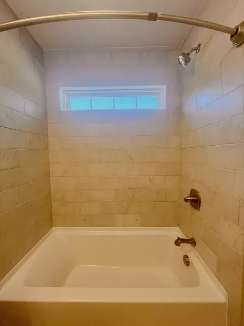 Bath - 122 Malibu Dr, Corbin, KY 40701 photo 7 of 8
