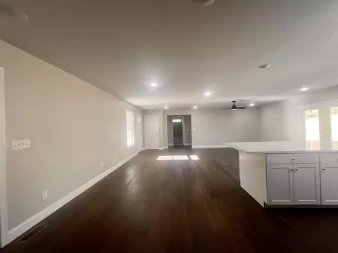 Living - 122 Malibu Dr, Corbin, KY 40701 photo 3 of 4
