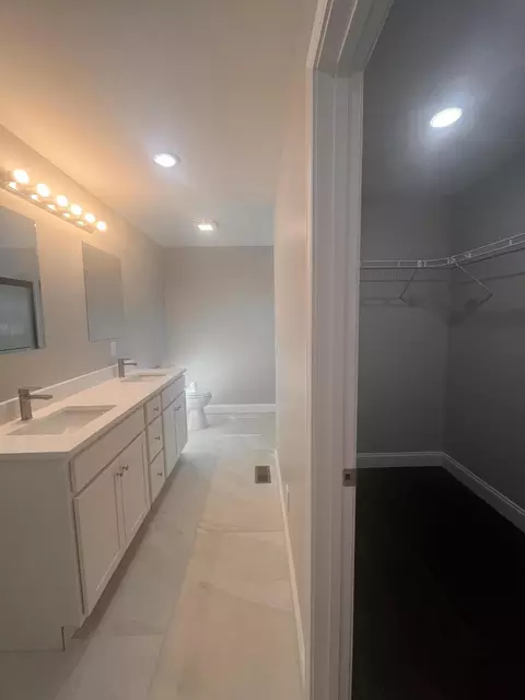 Bath - 122 Malibu Dr, Corbin, KY 40701 photo 4 of 8