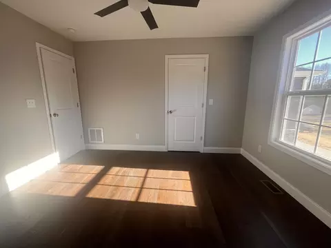 Bedroom - 122 Malibu Dr, Corbin, KY 40701 photo 4 of 4