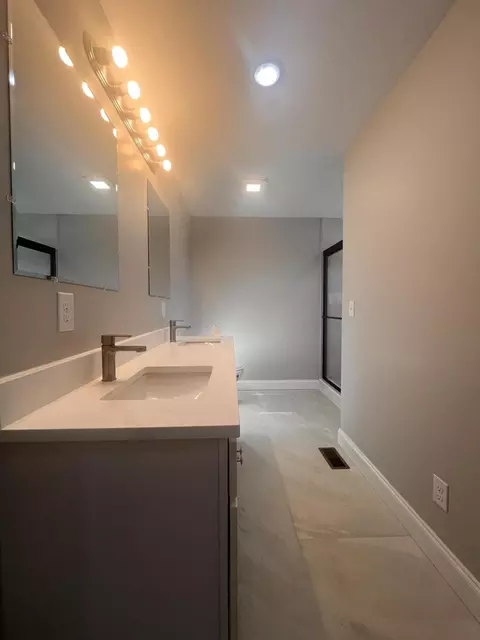 Bath - 122 Malibu Dr, Corbin, KY 40701 photo 1 of 8