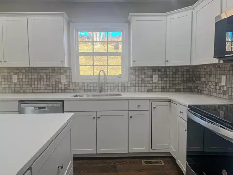 Kitchen - 122 Malibu Dr, Corbin, KY 40701 photo 1 of 1