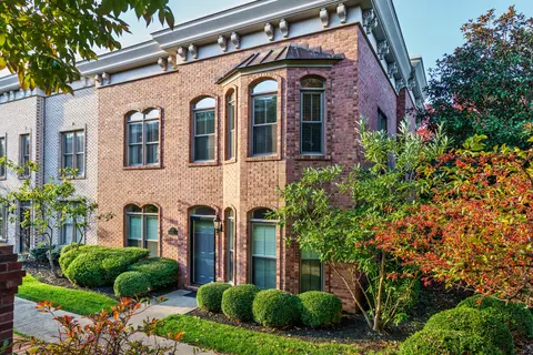 916 Village Green Ave, Lexington, KY 40509
