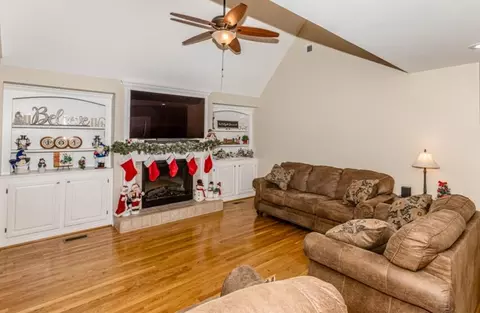 Living - 108 Cedar Stream Dr, Paris, KY 40361 photo 2 of 3