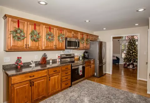 Kitchen - 108 Cedar Stream Dr, Paris, KY 40361 photo 3 of 5
