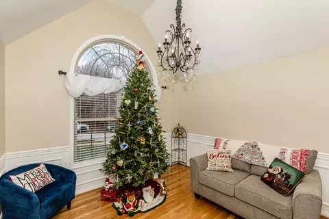 Entry Way - 108 Cedar Stream Dr, Paris, KY 40361 photo 3 of 4