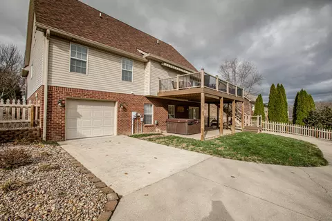 Exterior - 108 Cedar Stream Dr, Paris, KY 40361 photo 5 of 9