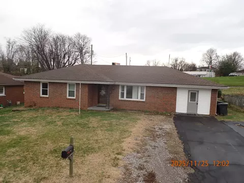 102 Cave Springs Dr, Lancaster, KY 40444