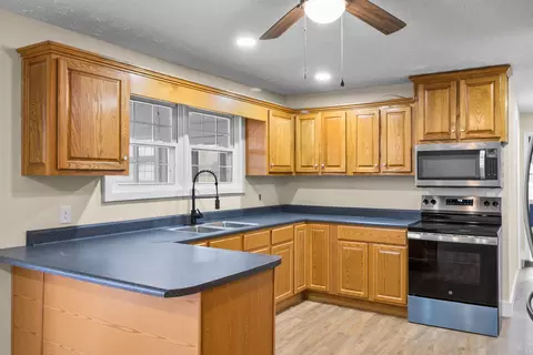 Kitchen - 1176 Eberle Rd, Mckee, KY 40447 photo 2 of 4