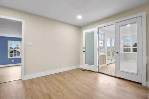 Entry Way - 1176 Eberle Rd, Mckee, KY 40447 photo 2 of 2
