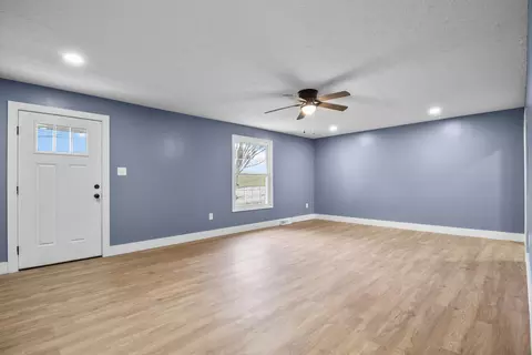 Living - 1176 Eberle Rd, Mckee, KY 40447 photo 5 of 5