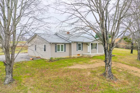 Exterior - 1176 Eberle Rd, Mckee, KY 40447 photo 3 of 10