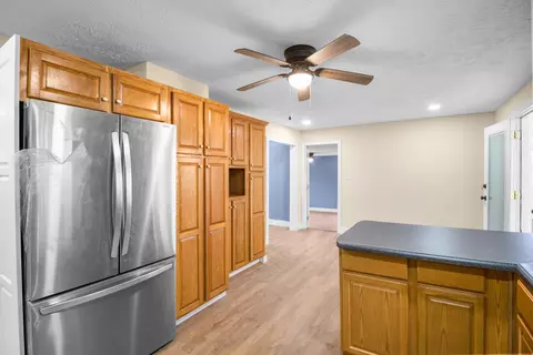 Kitchen - 1176 Eberle Rd, Mckee, KY 40447 photo 3 of 4