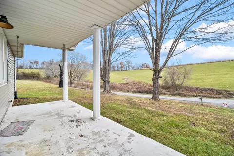 Exterior - 1176 Eberle Rd, Mckee, KY 40447 photo 5 of 10