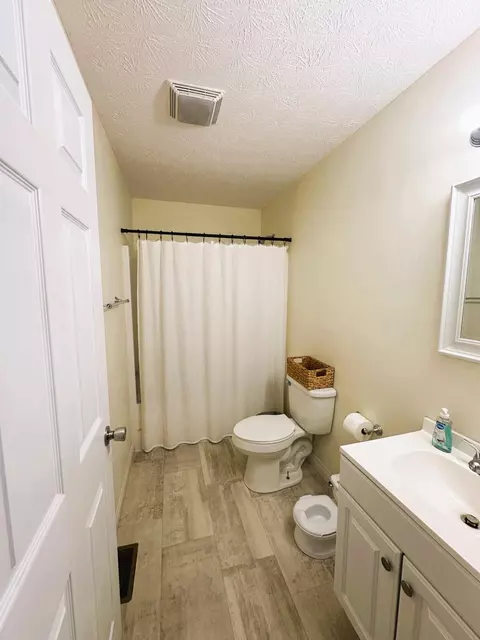 Bath - 2001 Sharkey Rd, Morehead, KY 40351 photo 1 of 2