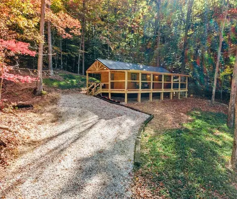 6960 Hardwicks Creek Rd, Stanton, KY 40380
