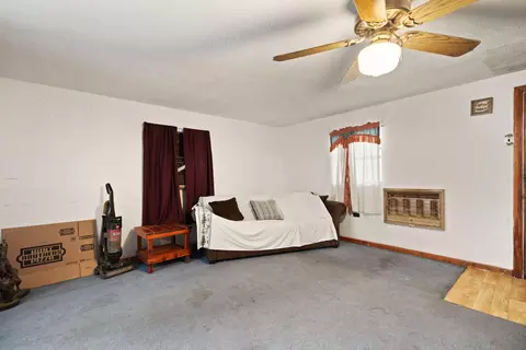 Living - 535 Ashana Rd, Jackson, KY 41339 photo 3 of 6