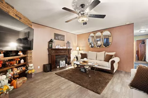 Living - 535 Ashana Rd, Jackson, KY 41339 photo 5 of 6