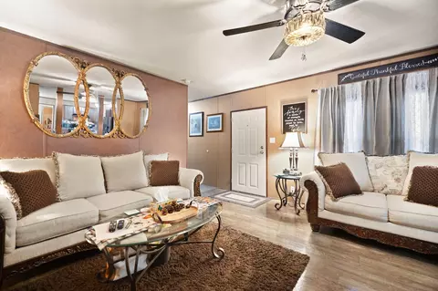 Living - 535 Ashana Rd, Jackson, KY 41339 photo 6 of 6