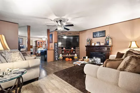 Living - 535 Ashana Rd, Jackson, KY 41339 photo 4 of 6