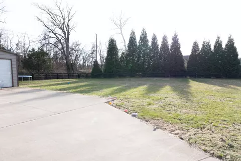 Exterior - 236 Autumn Ct, Berea, KY 40403 photo 7 of 12
